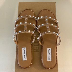 *NEW IN BOX* Steve Madden Averill Sandals - Tan - size 8